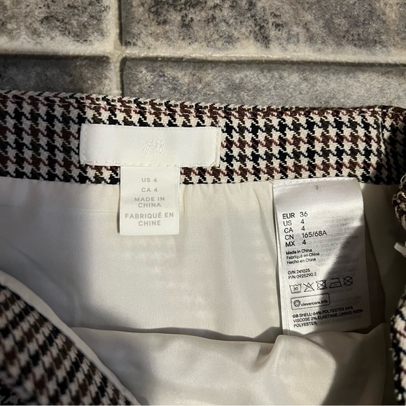 H&M tweed mini skirt - Picture 2 of 2